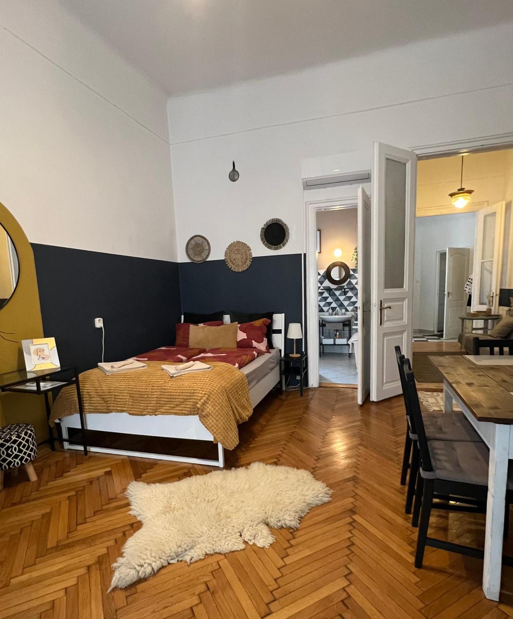 Rustic Apartment In Downtown Of Budapesta Exterior foto
